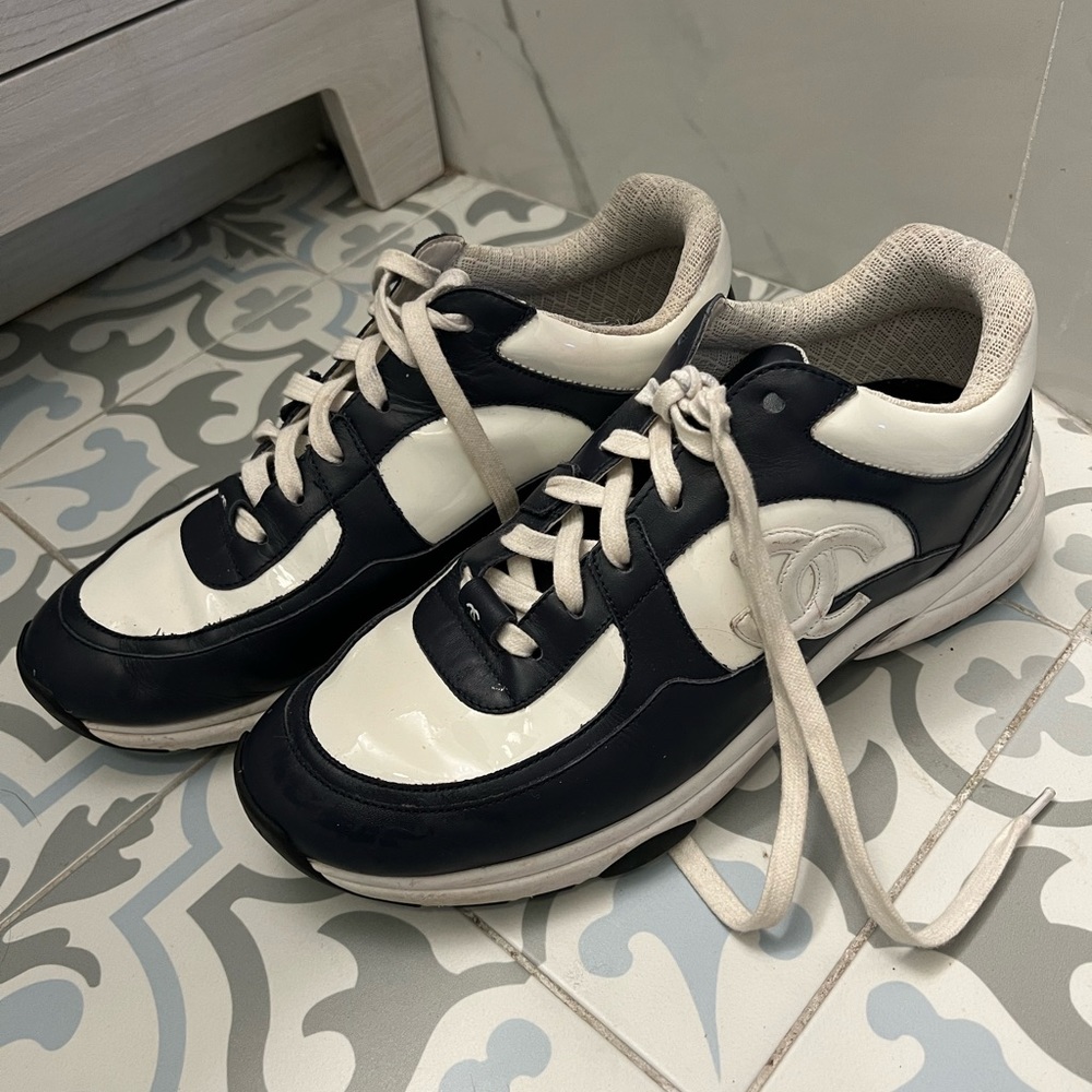 CHANEL sneaker